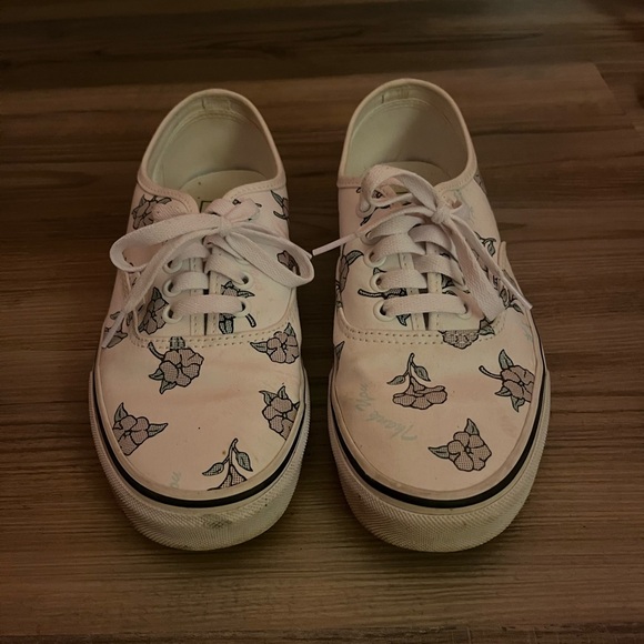 Women’s 8 Rose Print Laced Vans - Picture 1 of 3